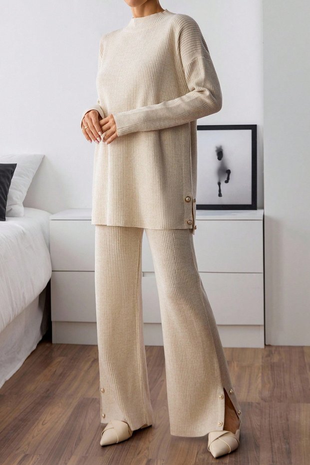 Women's Elegant Two-Piece Suit with Cuff and Lapel Button Detail