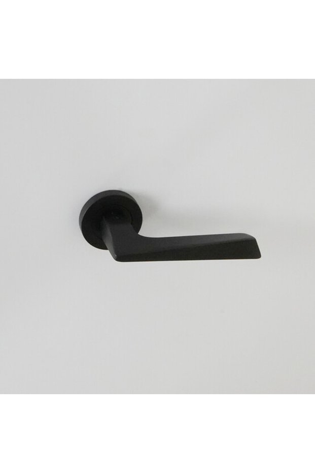 مقبض الباب الأيمن من نوع Dha33 Black Rosette Yale