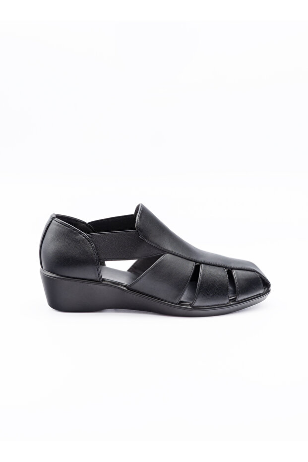 Closed‑Toe Comfort Sandals