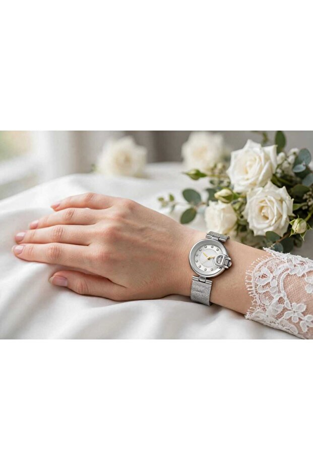 Silver Rose Eleganceساعة فضية بوجه دائري مع مؤشرات