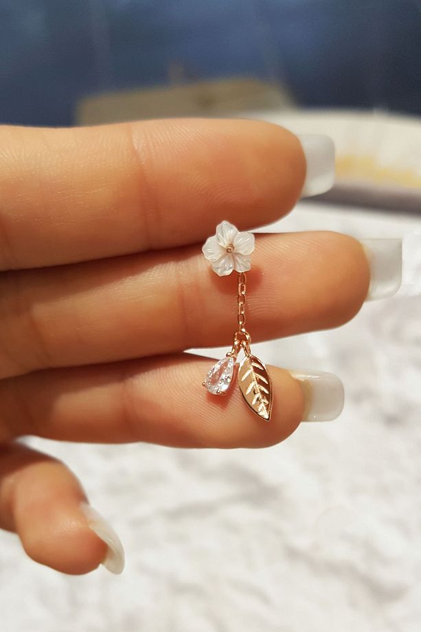 Tekli Ithal Flower Gümüş Küpe - 2