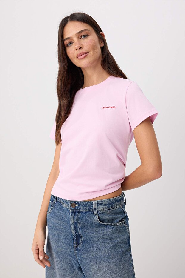 Trendyolmilla  Pembe Nakışlı Regular/Normal Kalıp Kısa Kollu %100 Pamuk Örme T-Shirt TWOSS26TS00124 - Görsel 2