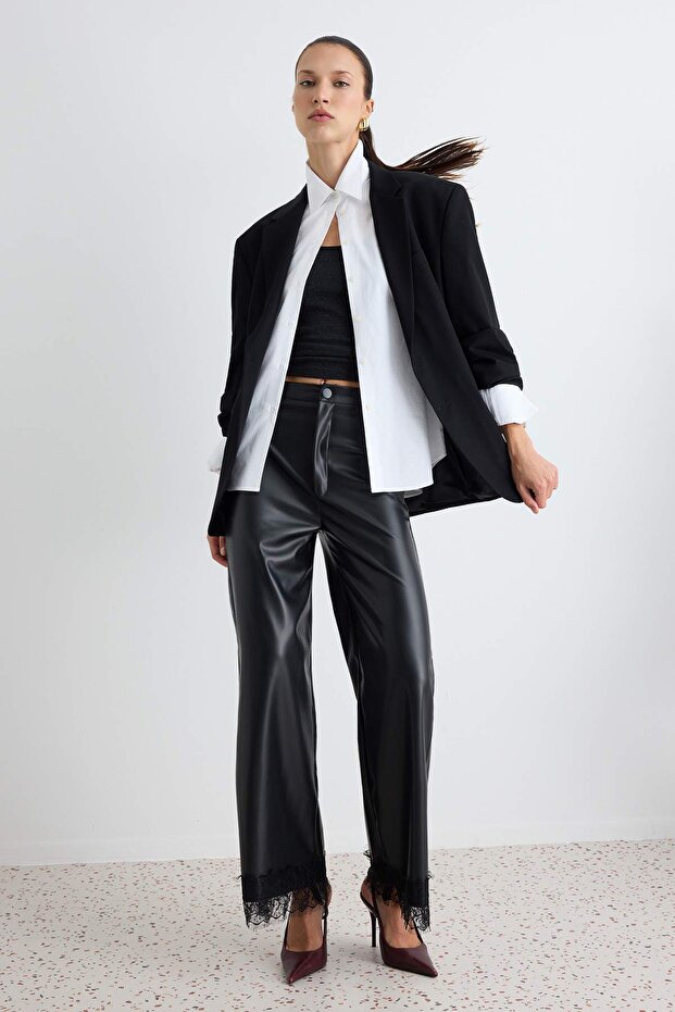 Siyah Düz Dantel Detaylı Wide Leg/Geniş Paça Regular Suni Deri Örme Pantolon TWOAW27PL00021