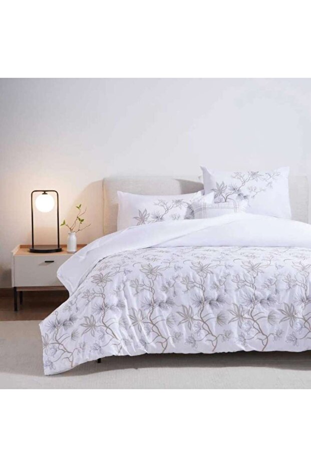 Designora Royal Garden 4-piece Embroidered Comforter Set 250x260cm -beige