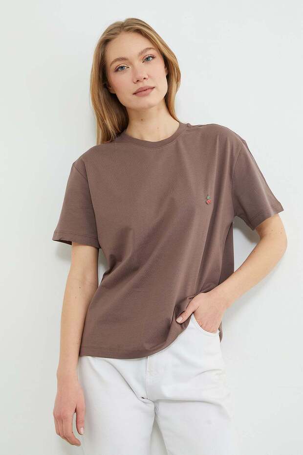 Crew Neck T-Shirt with Cherry Accessories