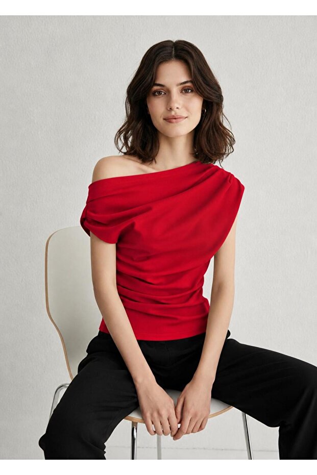 Drape/ فستان بتجاعيد مجمّعة بلوزة بياقة غير متماثلة