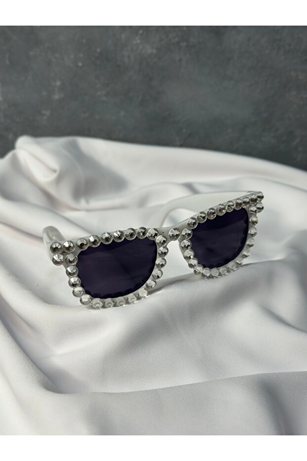 Stone-Embellished Special Sunglasses for Bridal Wedding Photo Shoot