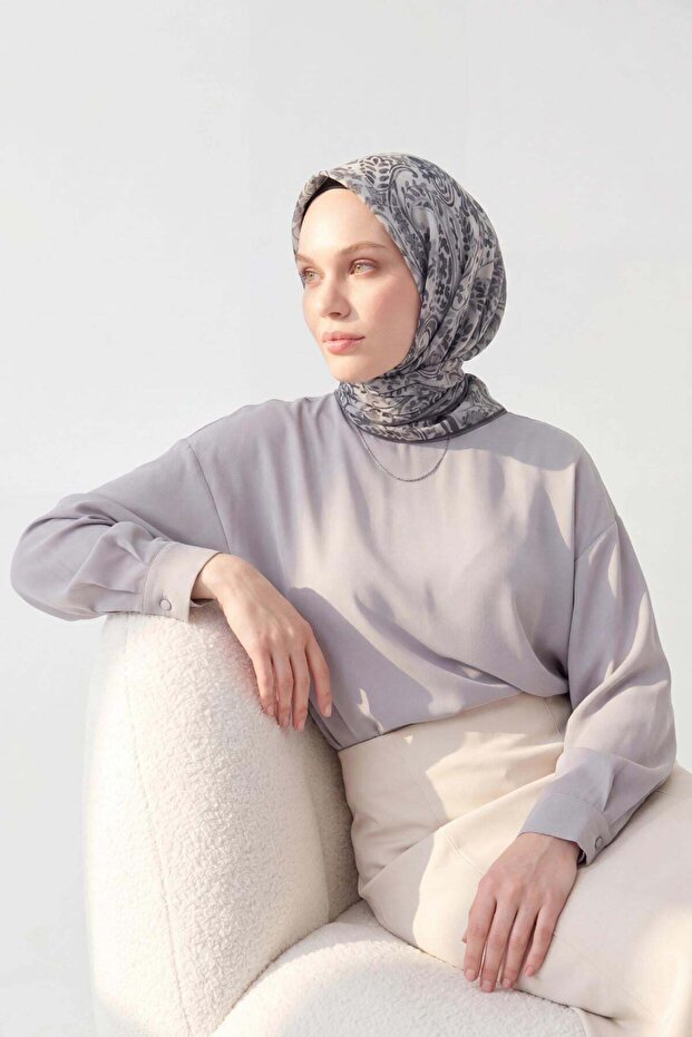 وشاح ناعم بيرلا رمادي 90x90