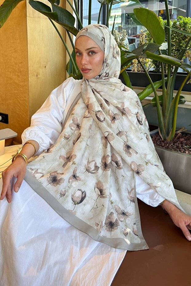 شال لارا ناعم بنقشة الزهور باللون الأخضر النعناعي