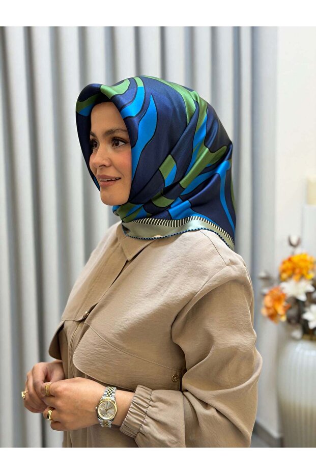 سورا وشاح حريري