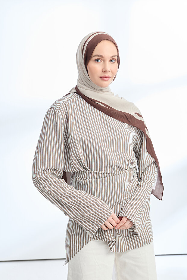 شال أنيق بتصميم هارموني فريم - حجري - بني