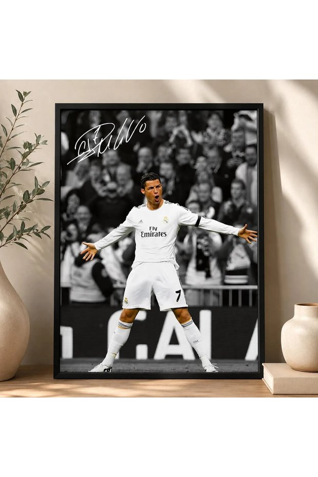 Cristiano Ronaldo CR7 FIFA 2026 Graffiti Tablo | 250gsm Canvas | Siyah Floating Çerçeve | 30x40cm | Portugal Kral Duvar Dekoru