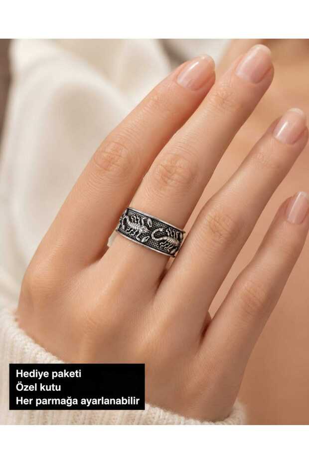 Adjustable Gothic Women's Ring with Double Scorpion Figure