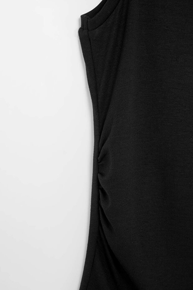 Siyah Fitted/Vücuda Oturan Kayık Yaka Kolsuz Yumuşak Örme Bluz TBBSS26AF00249 - 7