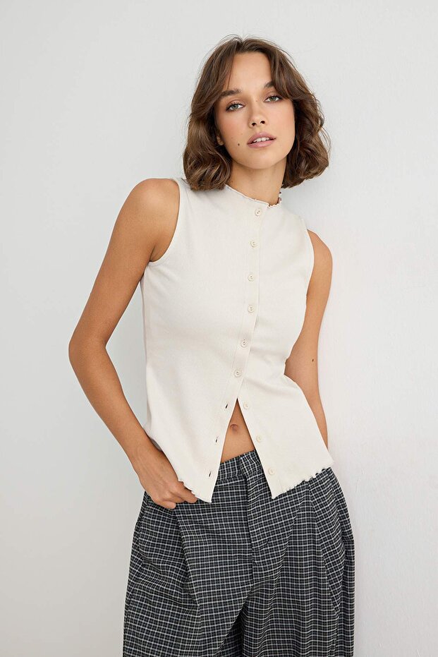 Wardrobe Essentials-Stone Fitted Buttoned Stretch Knitted Blouse Twoss26Bz00171