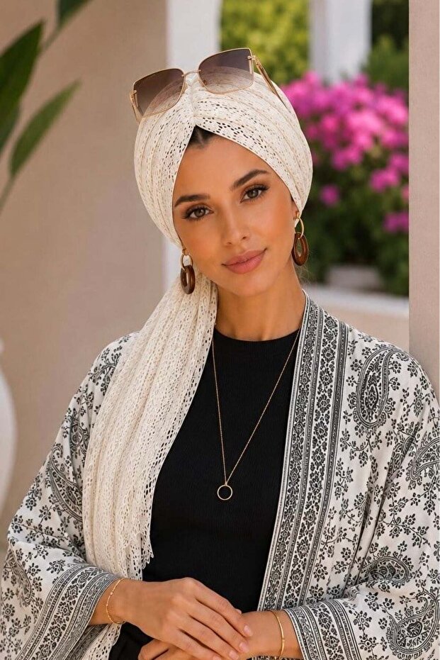White Lace Buckle Bonnet