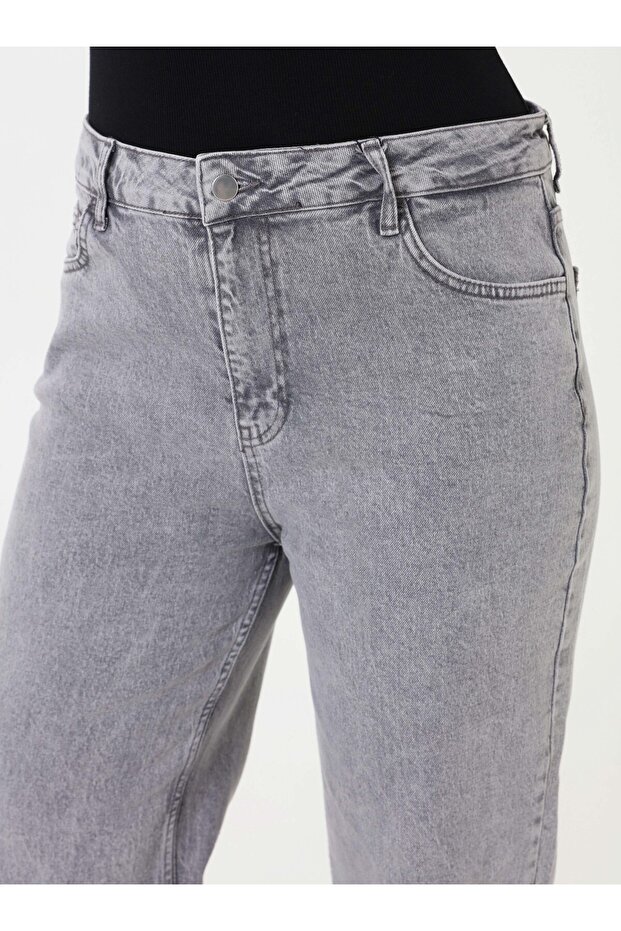 Plus Size Basic Denim Trousers - Gray - - 4