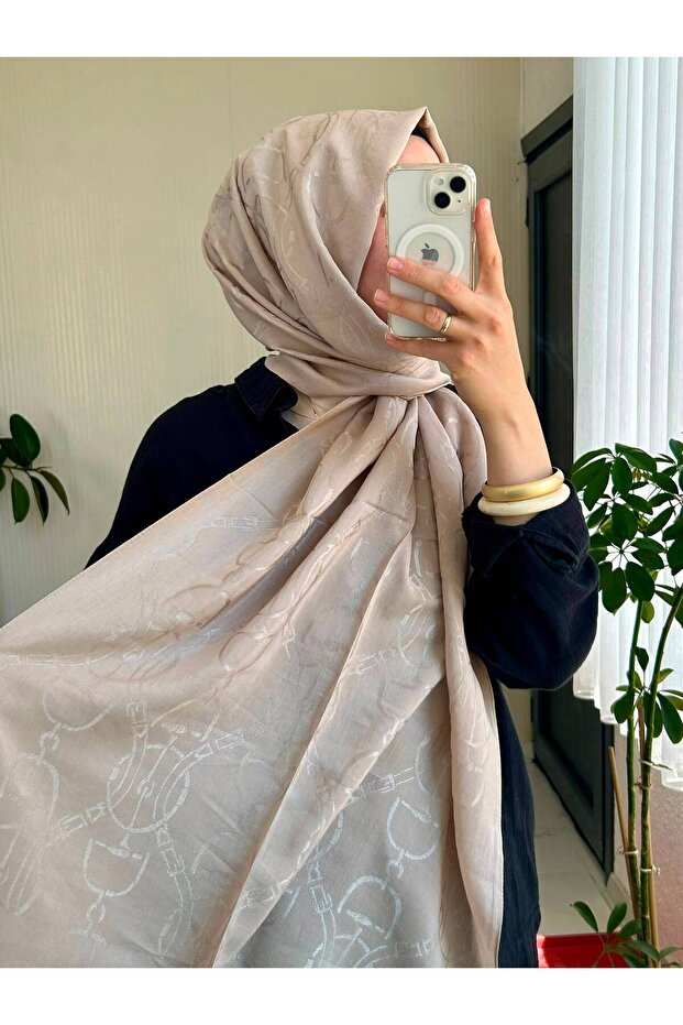 وشاح نورا الماسي ماريا شال تشاست