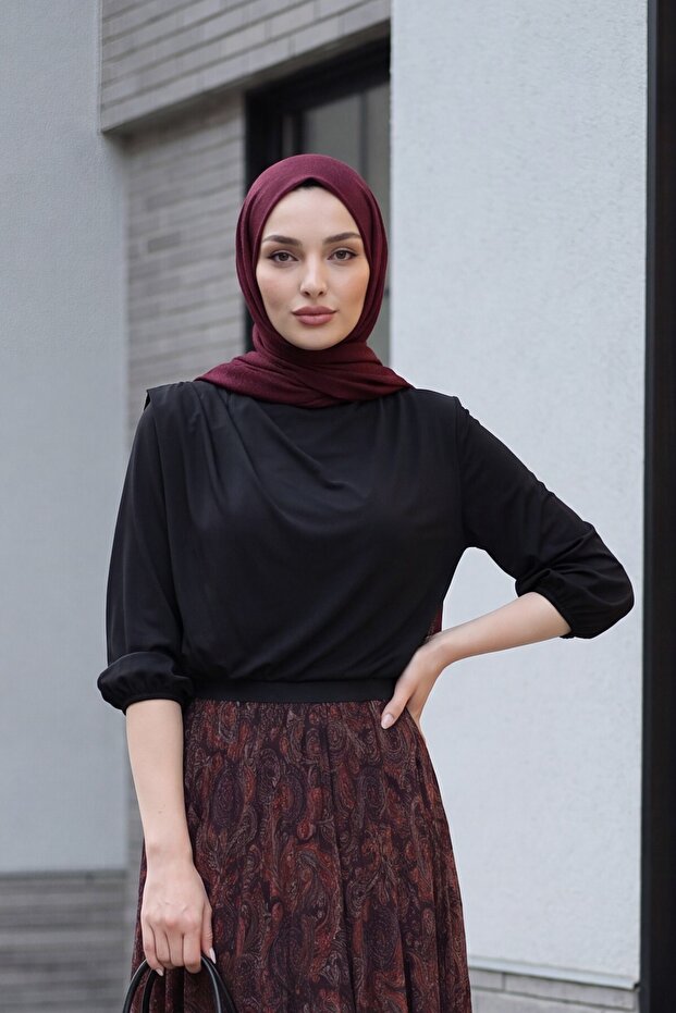 Sendy Blouse with Gathered Shoulders and Padding Inside - Black