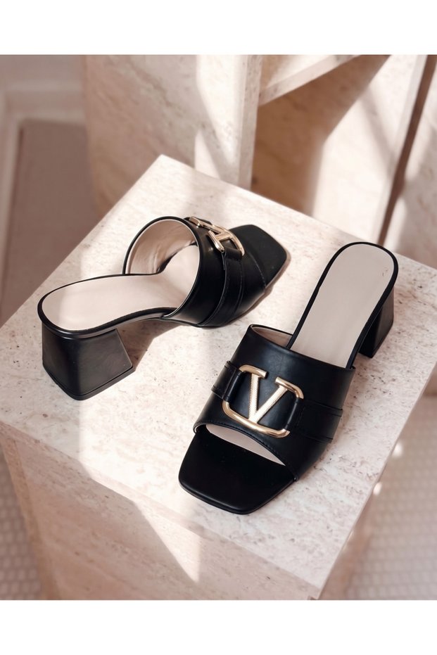 Women's chunky heel v-buckle detail casual chic summer heeled mules