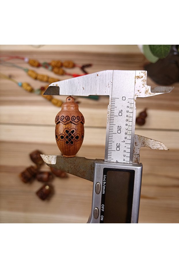 vase B Wood Hollow Carved Aromatherapy Bottle Mini Vase Pagoda Car Hanging Decoration Fragrance Diff