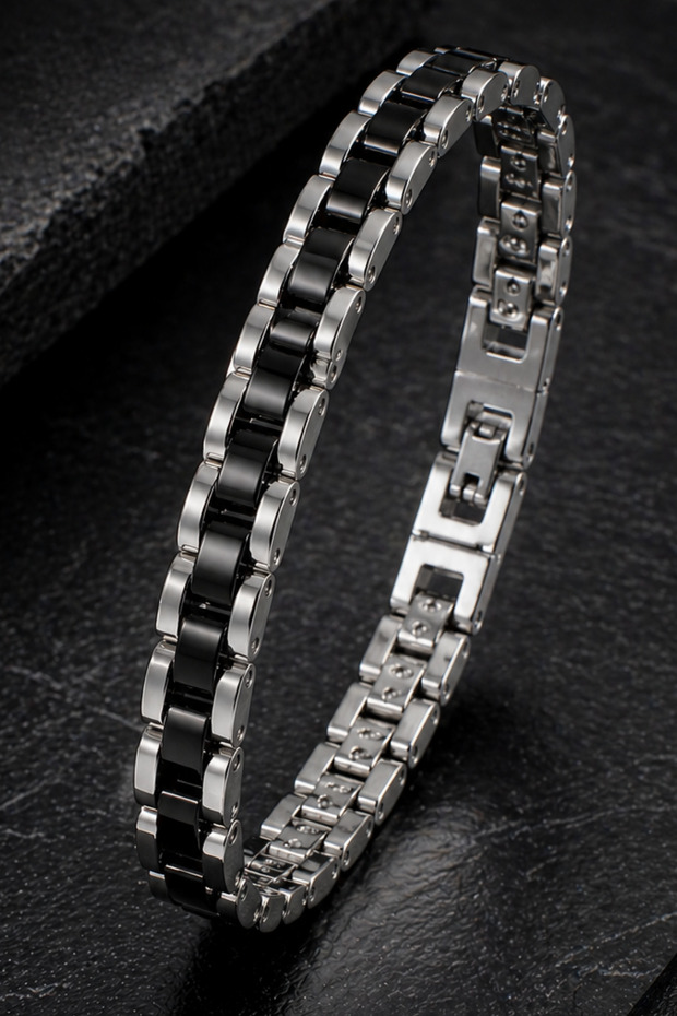 Men's Stainless Steel Bracelet with Black Detail Chain Model Modern Stylish Durable Design