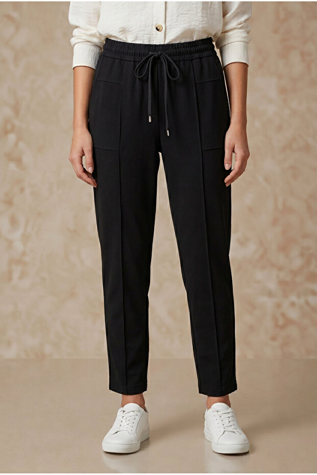 Jogger with side pockets and matching drawcord
