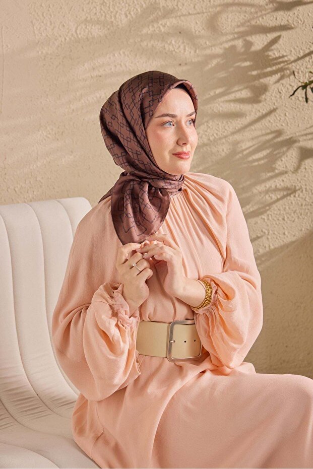 وشاح حرير تويل بني اللون