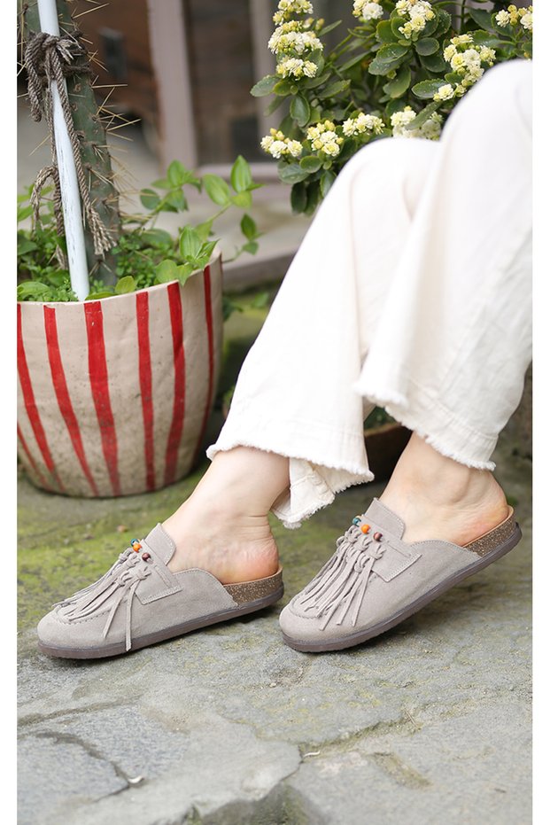 Dari̇a Genuine Leather Suede Tasseled Bead Detailed Closed Front Anatomical Sole Women's Sandals
