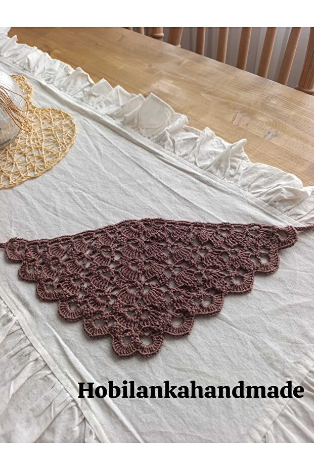 باندانا محبوكة يدويًا