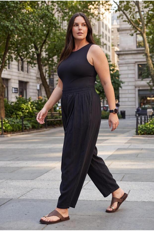 بنطلون نسائي أسود مطوي بقصة فضفاضة مقاس كبير