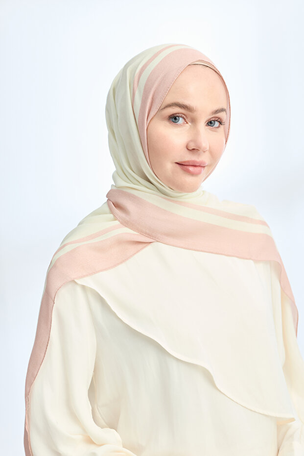 شال أنيق بتصميم هارموني فريم - كريمي - بودرة