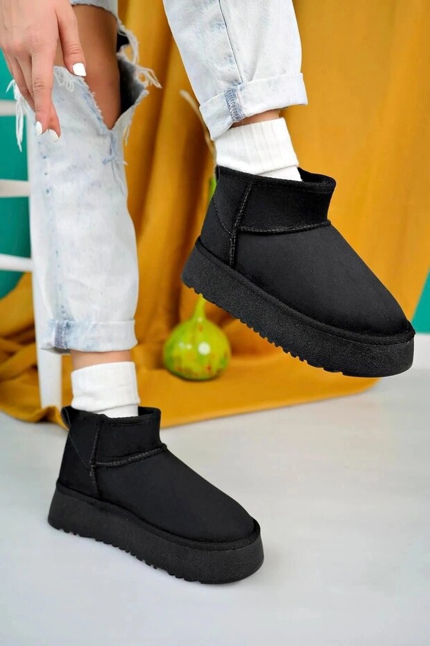 Black Suede Women's Boots with Fur Inside and Thick Sole Winter Bootie