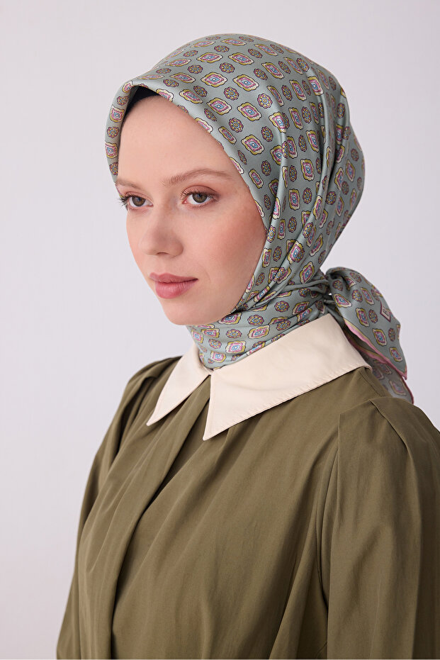 وشاح حرير تويلي باللون الأخضر النعناعي