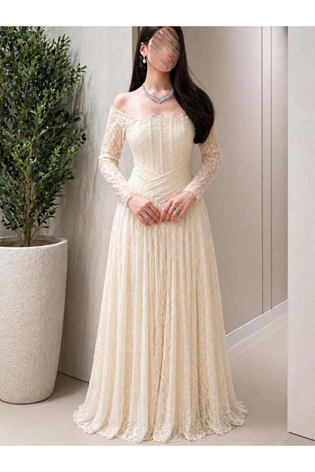 فستان سهره دانتيل باللون البيجي