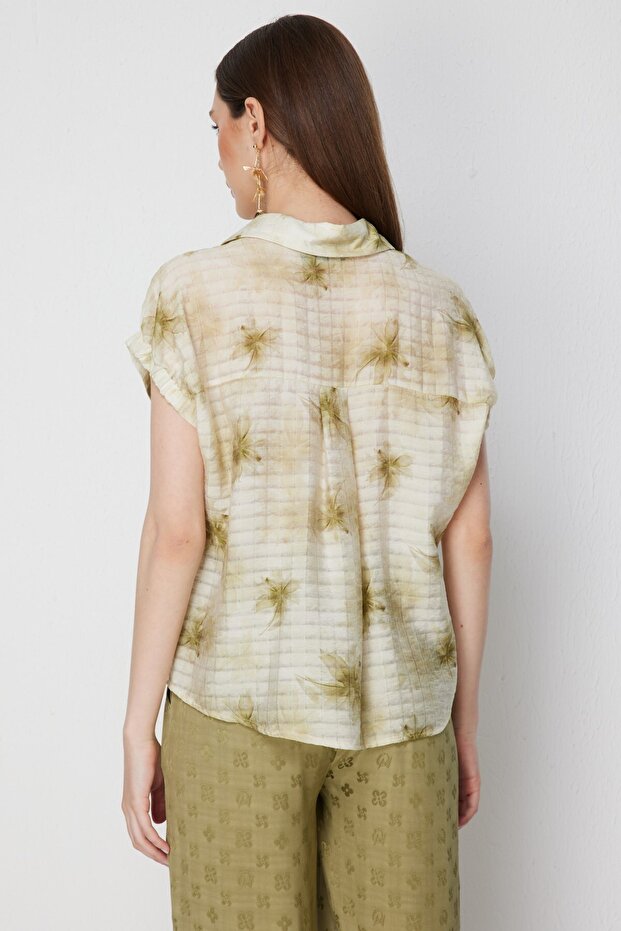 Short sleeve with shirt pattern
