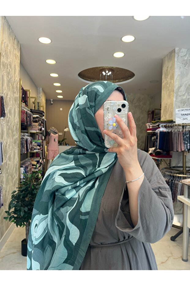 شال كراش بنمط تجريدي من إفديل