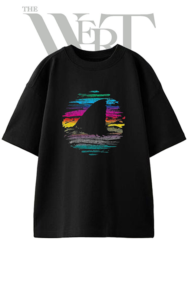 تي شيرت أسود كبير الحجم مطبوع بتصميم Surf Fin للجنسين