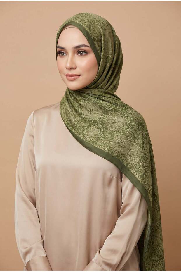 Patterned Women's Shawl