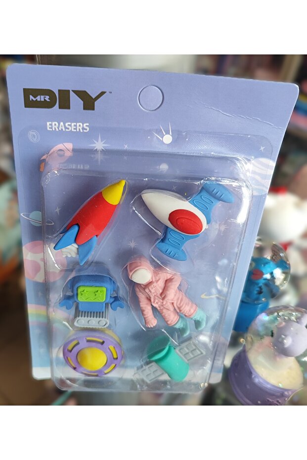 Set of 6 Erasers with Space Figures *A* Bg45890