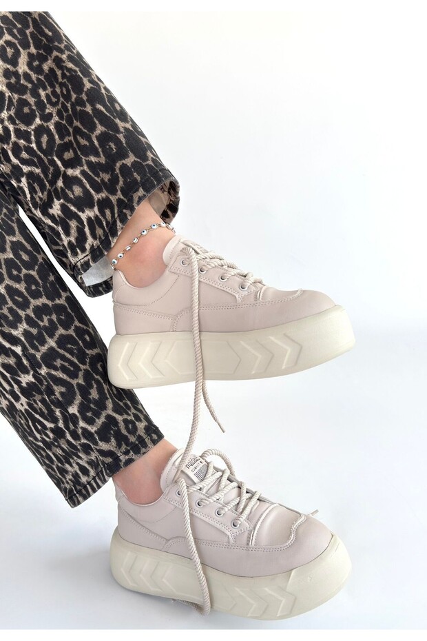 Emwa Beige Leather Lace-Up Sneakers