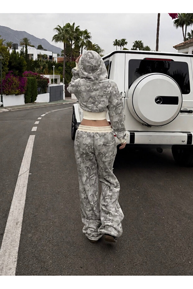 Camouflage Pattern 3 Thread Trend Tracksuit Crop Top and Bottom Set 2 Piece Set