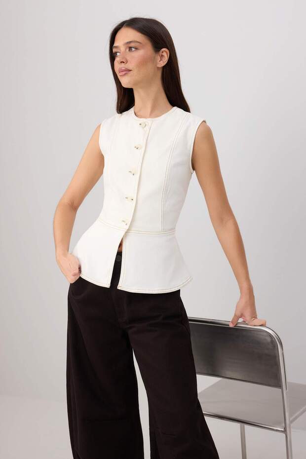 Beyaz Düğme Detaylı Peplum Denim Yelek TWOSS26YE00059