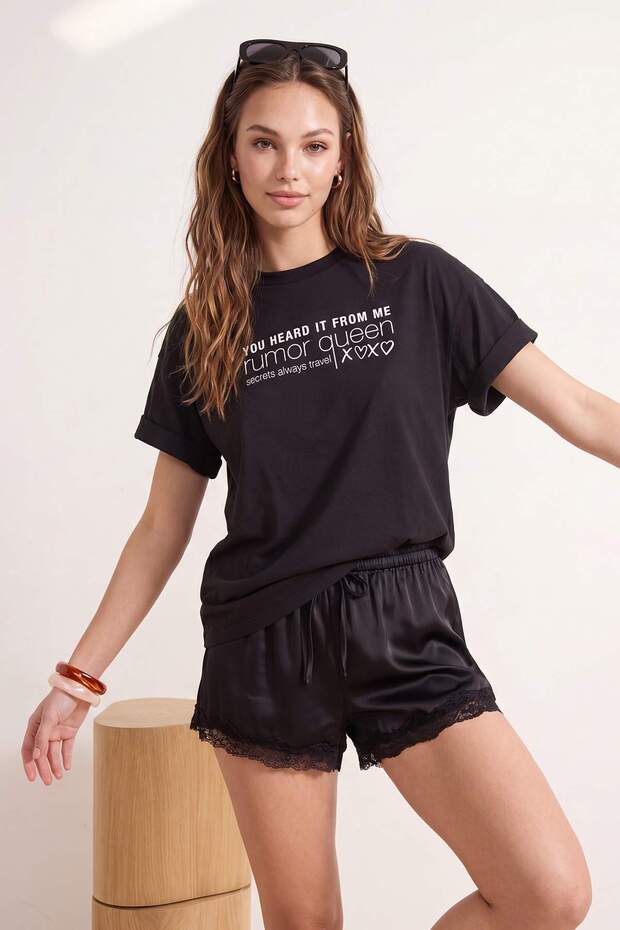 Siyah Slogan Oversize/Geniş Kalıp Düşük Kol Kısa Kollu %100 Pamuk Örme T-Shirt TWOSS26TS00118 - 3