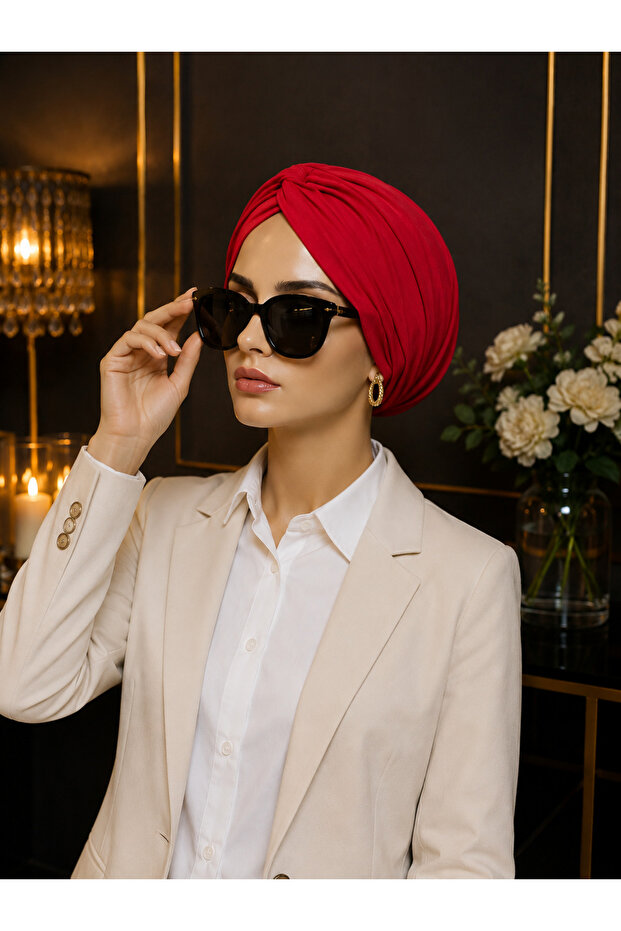 Meryemcebone الأحمر