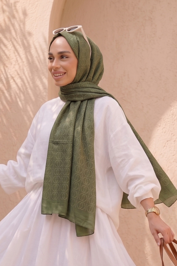 شال قطني بنمط حلقي من الجاكار باللون الكاكي