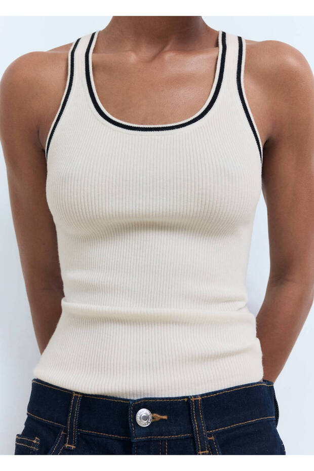 Blouse of Knitwear with Contrast Details