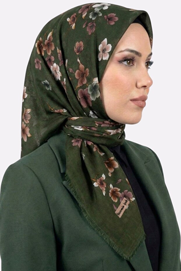 وشاح نسائي مزين بنقشة زهور كاكي