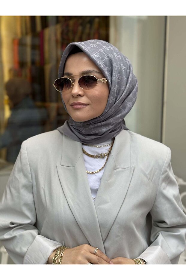 وشاح أناقة مونوغرام