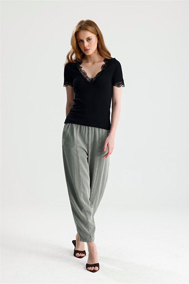 Black V-Neck Lace Detailed Half Sleeve Badi